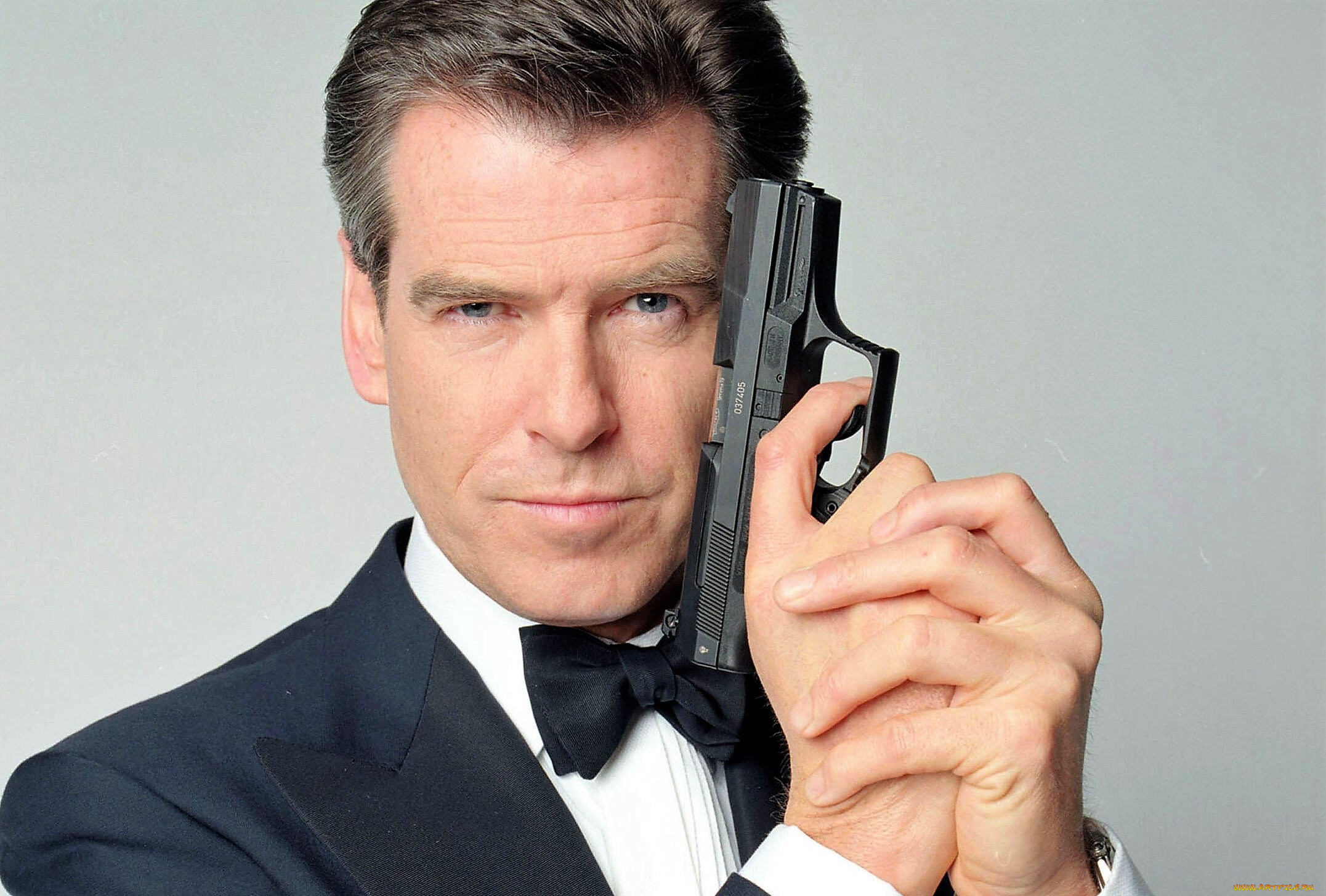 Обои Кино Фильмы 007: Die Another Day, обои для рабочего стола, фотографии кино  фильмы, 007, die another day, джеймс, бонд, пистолет Обои для рабочего  стола, скачать обои картинки заставки на рабочий стол.